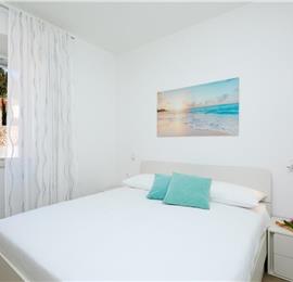 4 Bedroom Villa with Jacuzzi and Seaview in Orašac, Dubrovnik, Sleeps 9